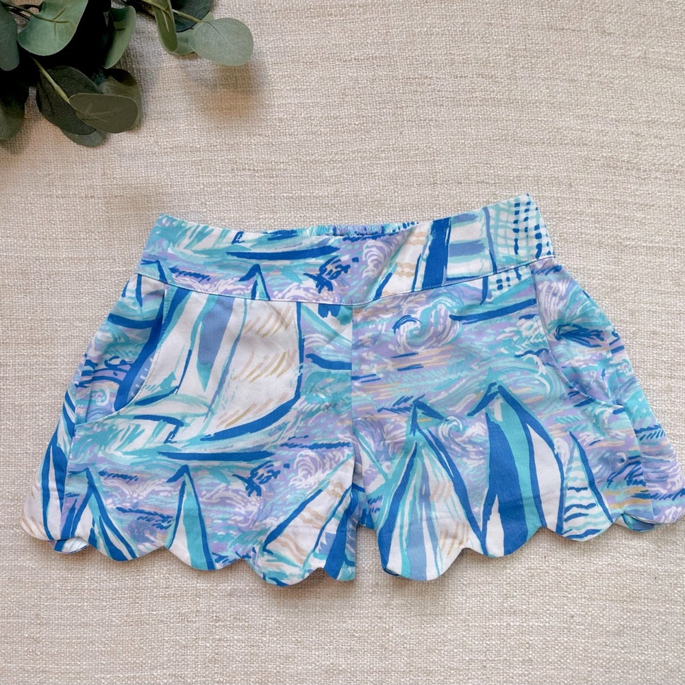 Lilly Pulitzer Blue and White Patterned Women Shorts